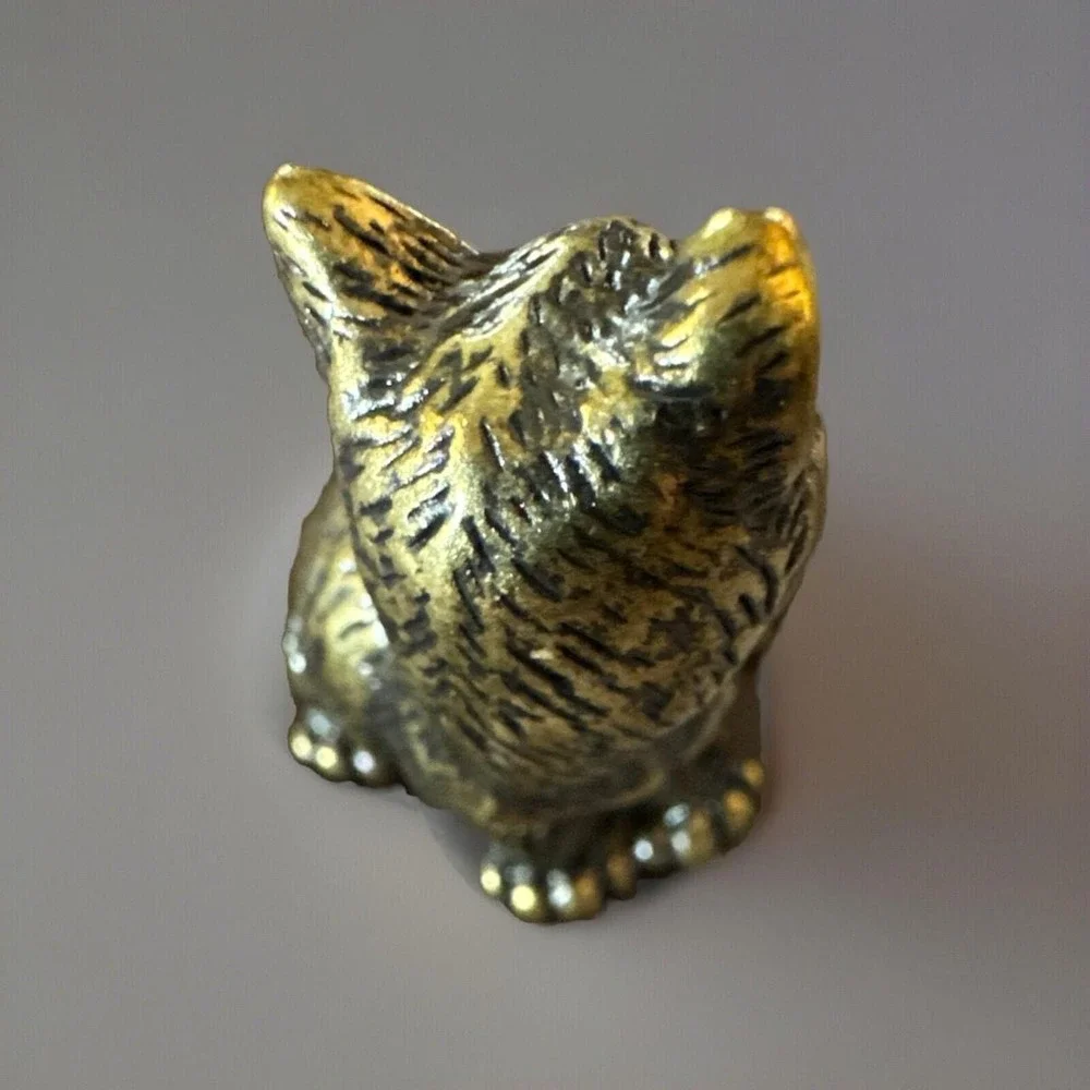 Brass Cat Figurine Looking over‎ Shoulder Sculpture Collectible Sitting New